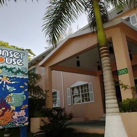 Sunset House Hotel George Town Bagian luar foto